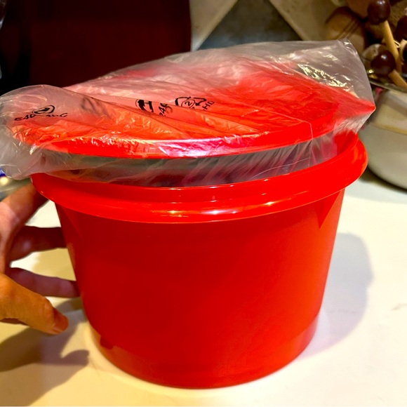 TUPPERWARE CLASSIC ROUND CANISTERS RED TURQUOISE WHITE FOOD STORAGE STACKABLE - Picture 11 of 11